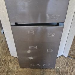 Vissani 4.5 Cu. Ft Mini Fridge With Sperate Frezer 