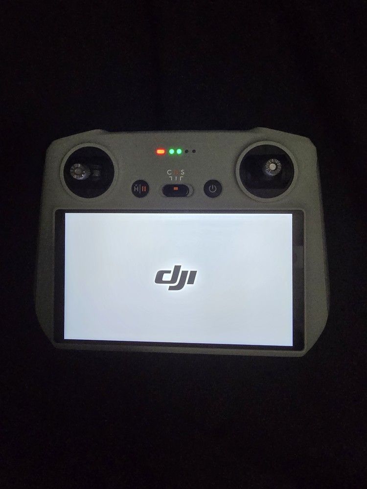 DJI Mini Pro 3 Remote Control. (DRONE NOT INCLUDED) Only Used A Hand Full Of Times. New Condition, Mint