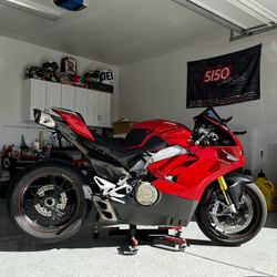 2019 Ducati Panigale v4s