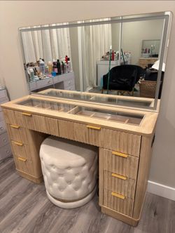 Makeup vanity desk brand new