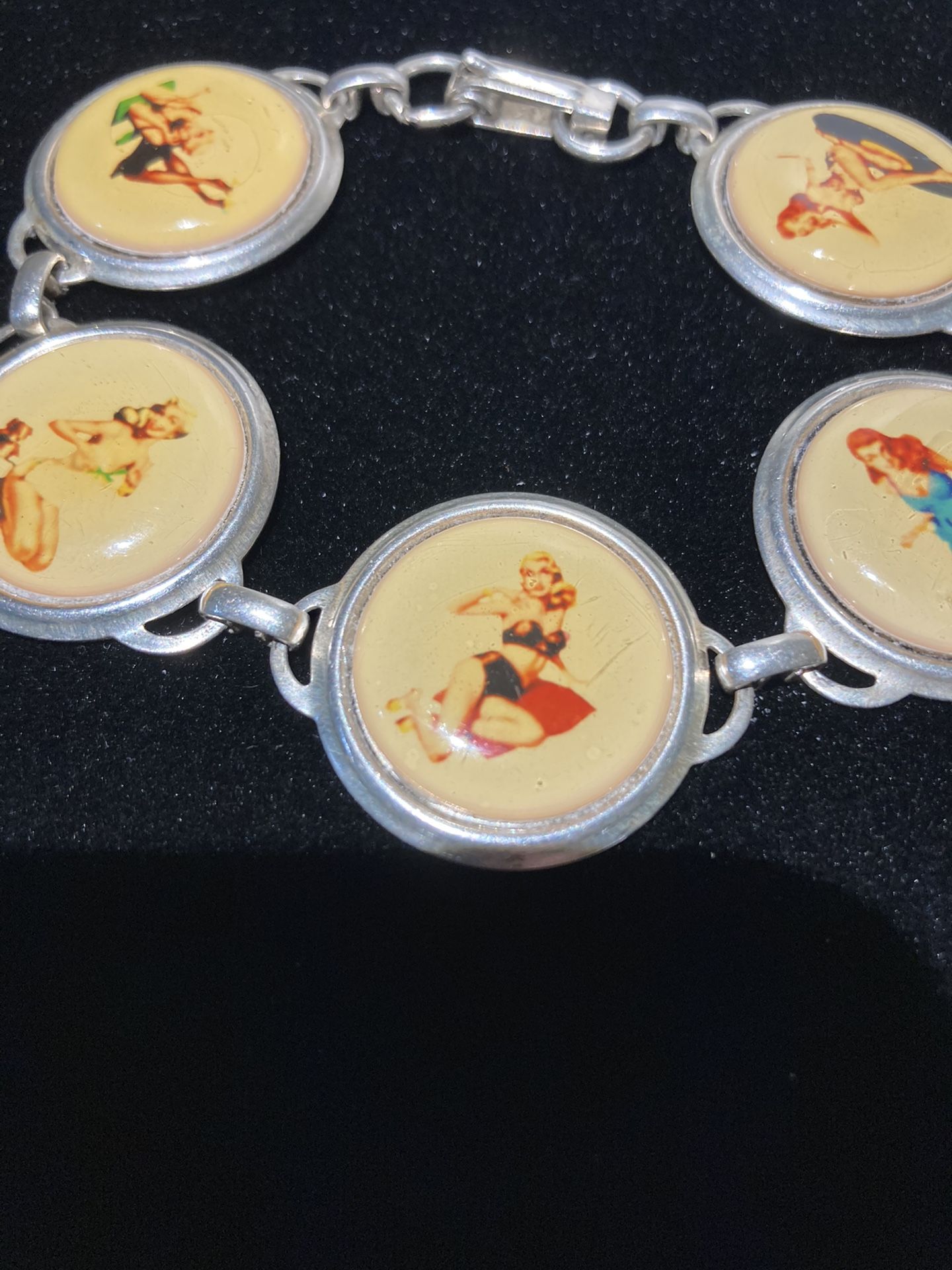 Pin Vintage Photo Bracelet