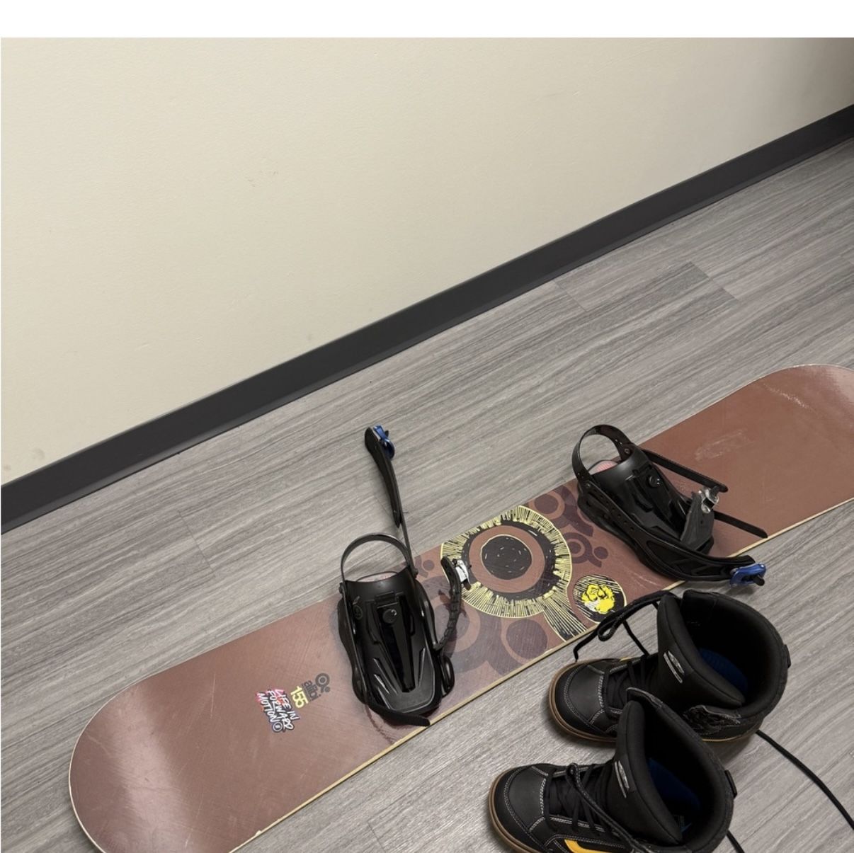 Alibi 155cm snowboard plus Drake F50 bindings and Vans boots size 10.