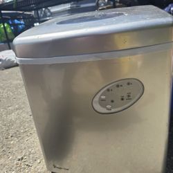 Magic Chef Ice Maker