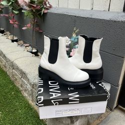 Diva Lounge Boot (size 6) 