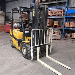 2015 Yale 5000 lbs capacity forklift