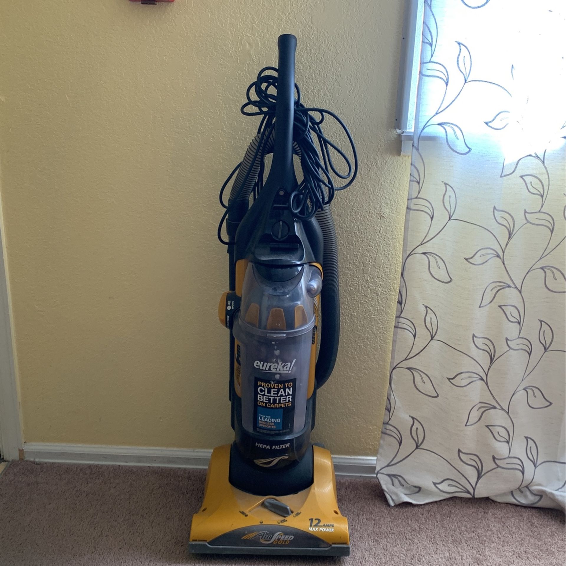 Eureka Bag less vaccum (hose Works, Bottom Doesn’t)  