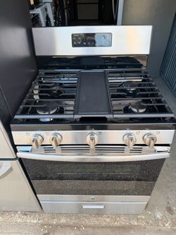 GE Stainless Steel Gas Range with Griddle