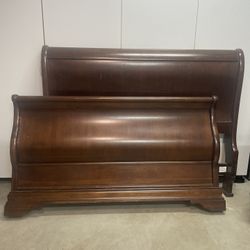 Beautiful Solid Wood Queen Sleigh Bed 