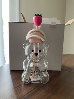 Bear cup strawberry