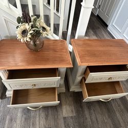 2 Matching Nightstands 