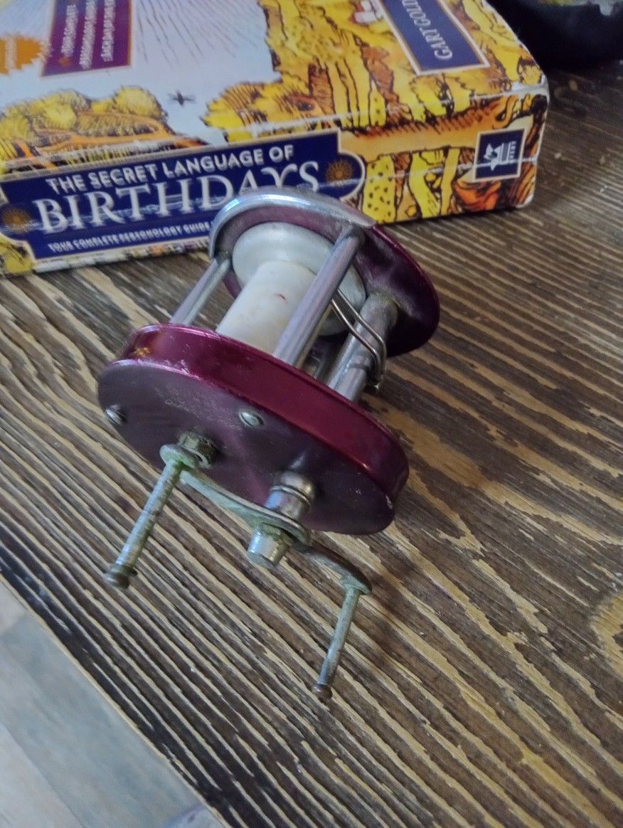 Vintage 1950s Fishing Reel