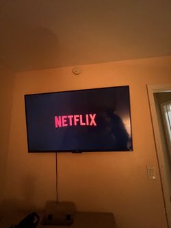Roku TV with TV rack 42”