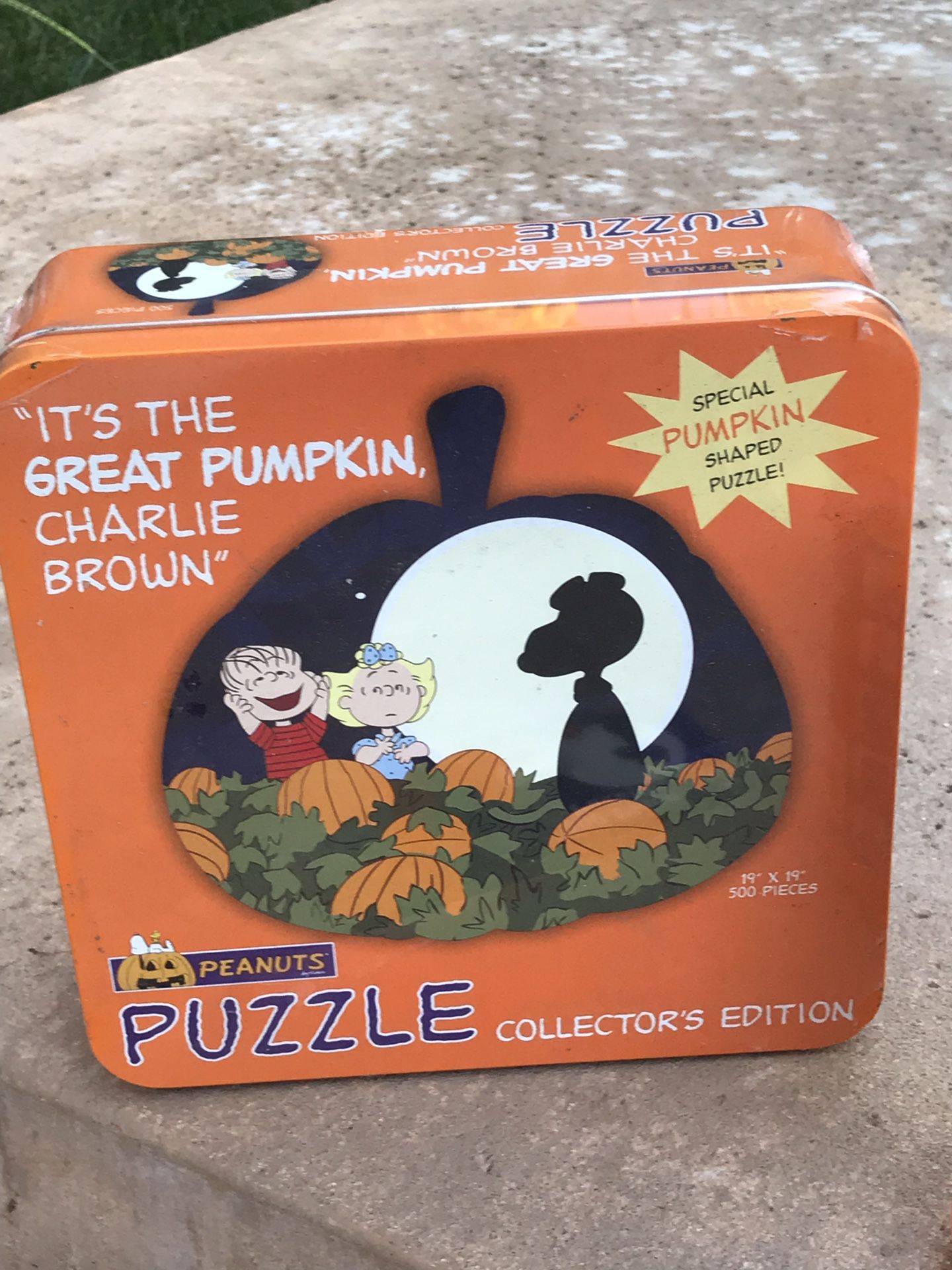 Charlie brown collectible puzzles and game...Never used\never opened