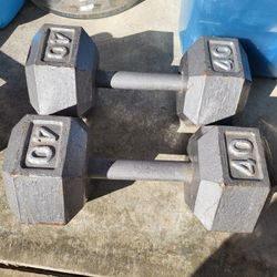 Gym #Gym Equipment #weights #dumbells 
