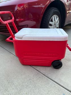 Igloo 38 Quart Hardsided Wheeled Cooler, Red