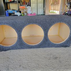 Sealed subwoofer box 