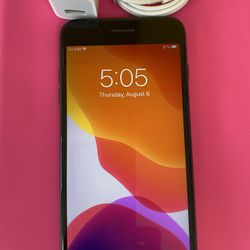 Factory unlocked apple iphone 8 plus 64 gb , store warranty 