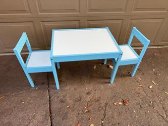 Kids Table and 2 Chairs Set
