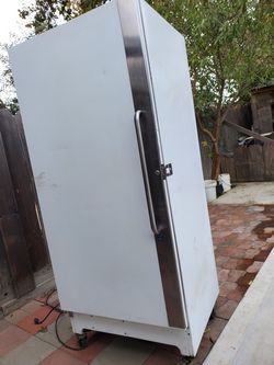Commercial freezer