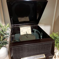 Philco Bakelite Record player With Built In Working Radio
