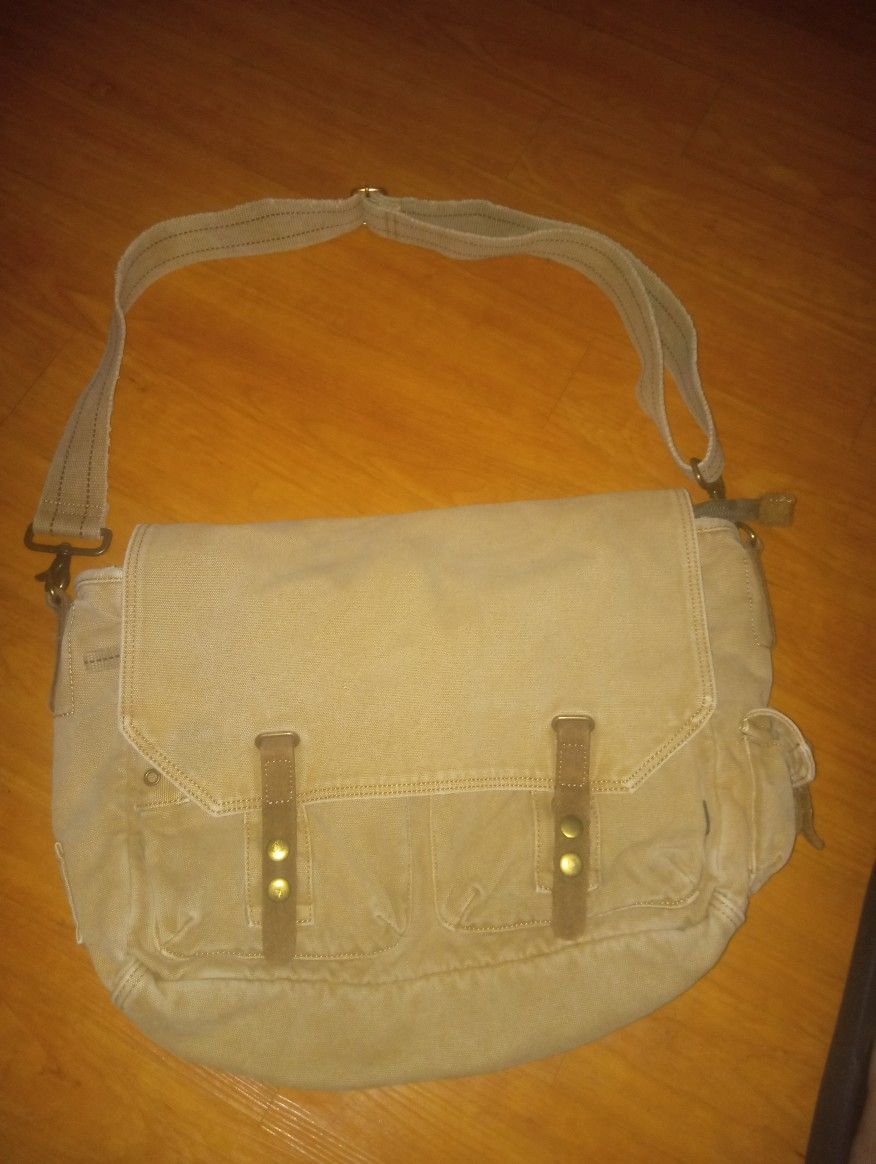 Gootium Messenger Bag.