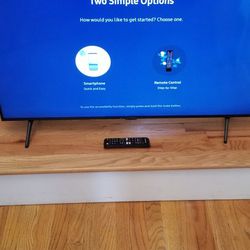 NEW cond SAMSUNG'S  SMART TV WITH REMOTE CONTROL  , WORKS EXCELLENT  , IN THE BOX 