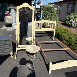 Vintage 1970’s Sears Bonnet -French Provincial Twin Bed Set