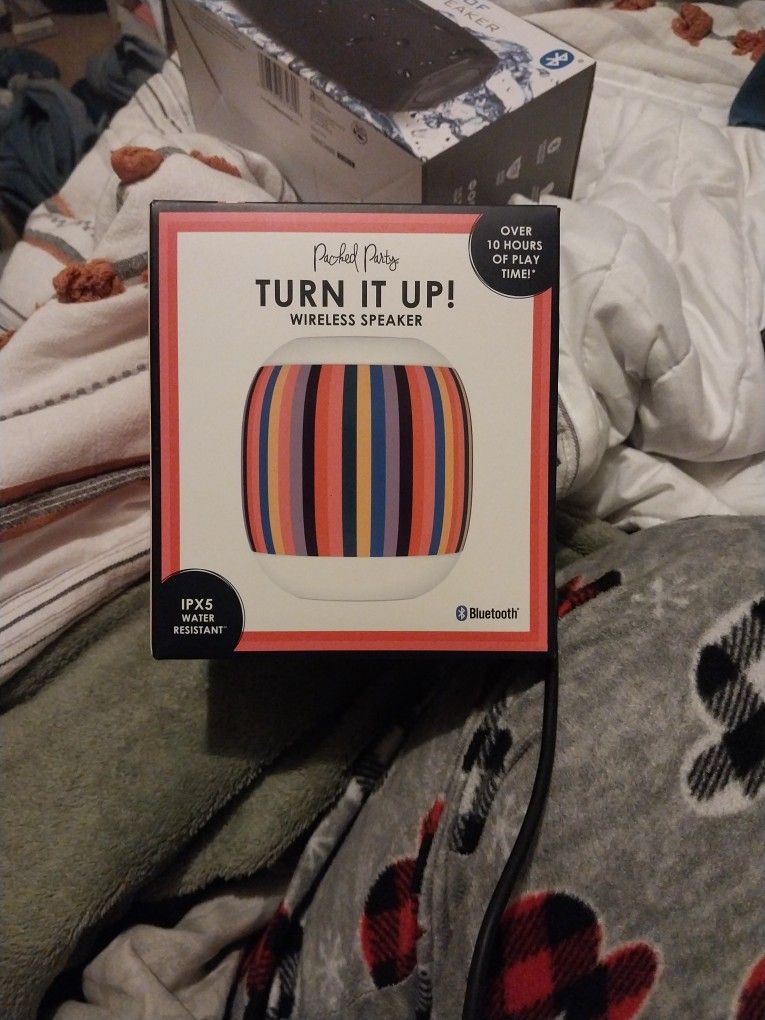 Packed Party BLUETOOTH SPEAKER