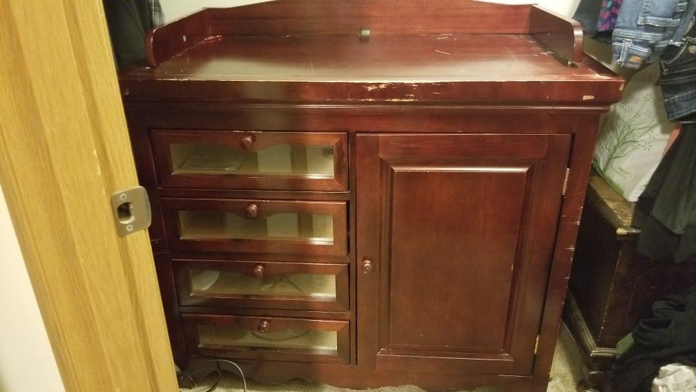 FREE!!! Baby changing table