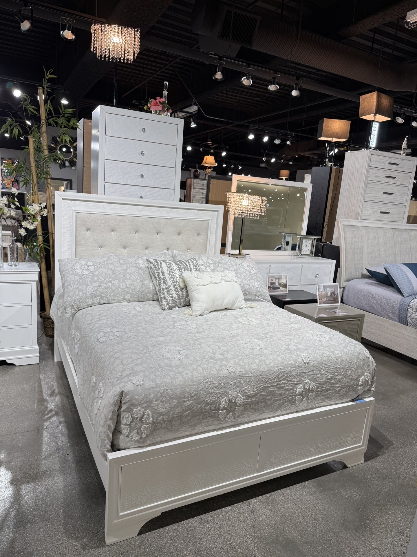 4PC Queen Bedroom Set