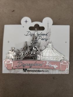 Disneyland Paris jumbo pin