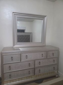 Rooms To Go Queen Bedroom Set $350 OBO