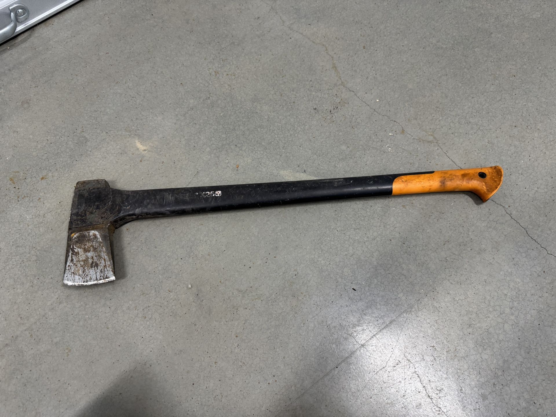 Fiskars X25 Splitting Axe, 28" Wood Splitting Axe