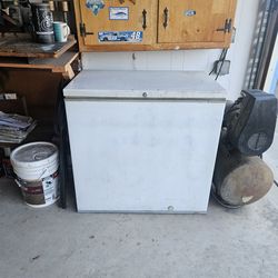(Free) House hold freezer