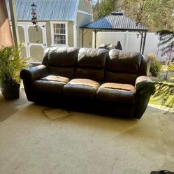 100% Leather Couch / Brown