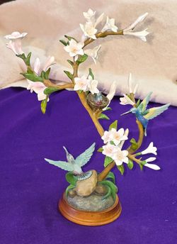 2009 Bradford Exchange "Garden's Grace" Limited Edition hummingbird figurine from the Nature's Tiniest Treasures collection.