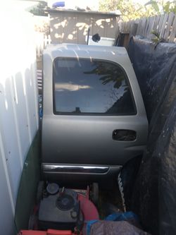 2000 - 2005 gmc Yukon back door
