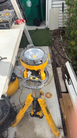 Dewalt Trípode Light