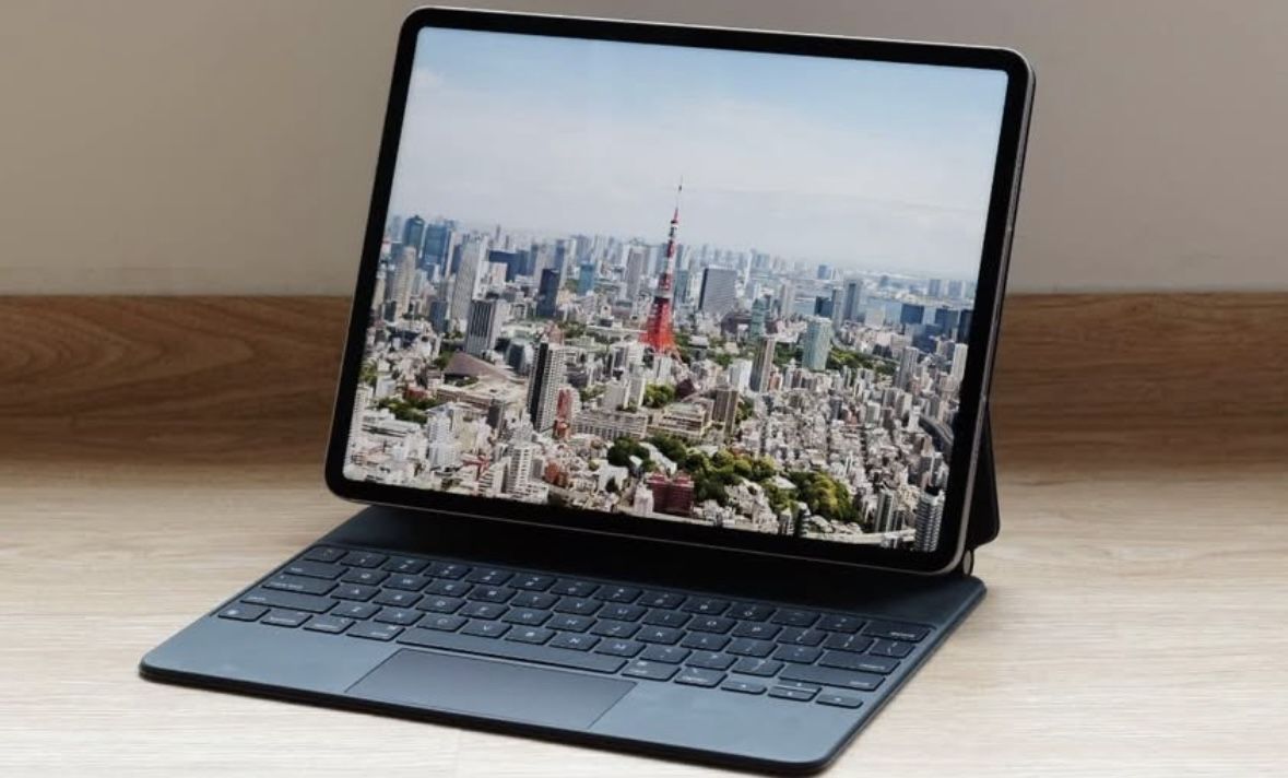 Apple iPad Pro 12.9-inch (6th Generation): with M2 chip, Liquid Retina XDR Display, 512GB