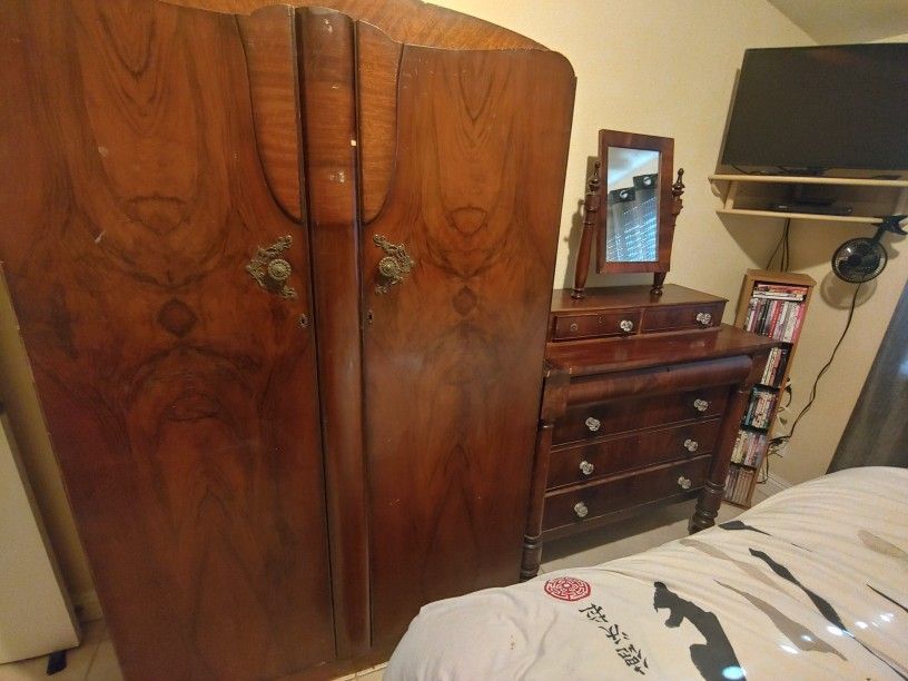 Antique Dresser+Wardrobe