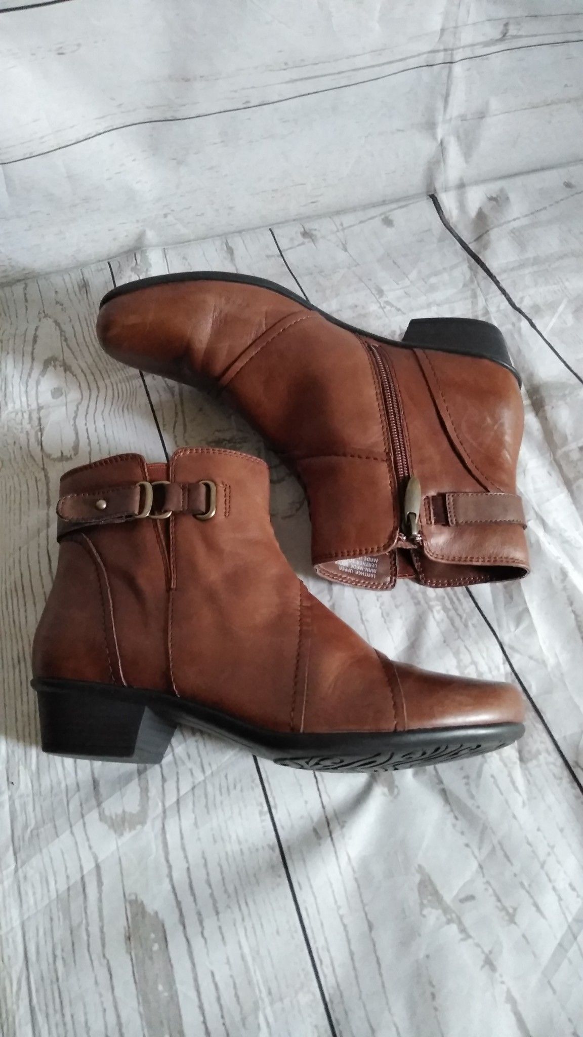Beautiful Earth Boots , women's size 9 ( excellent condition )