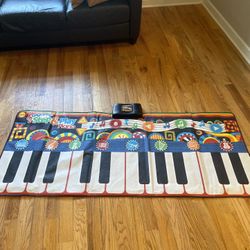 Gigantic Step N Play Piano