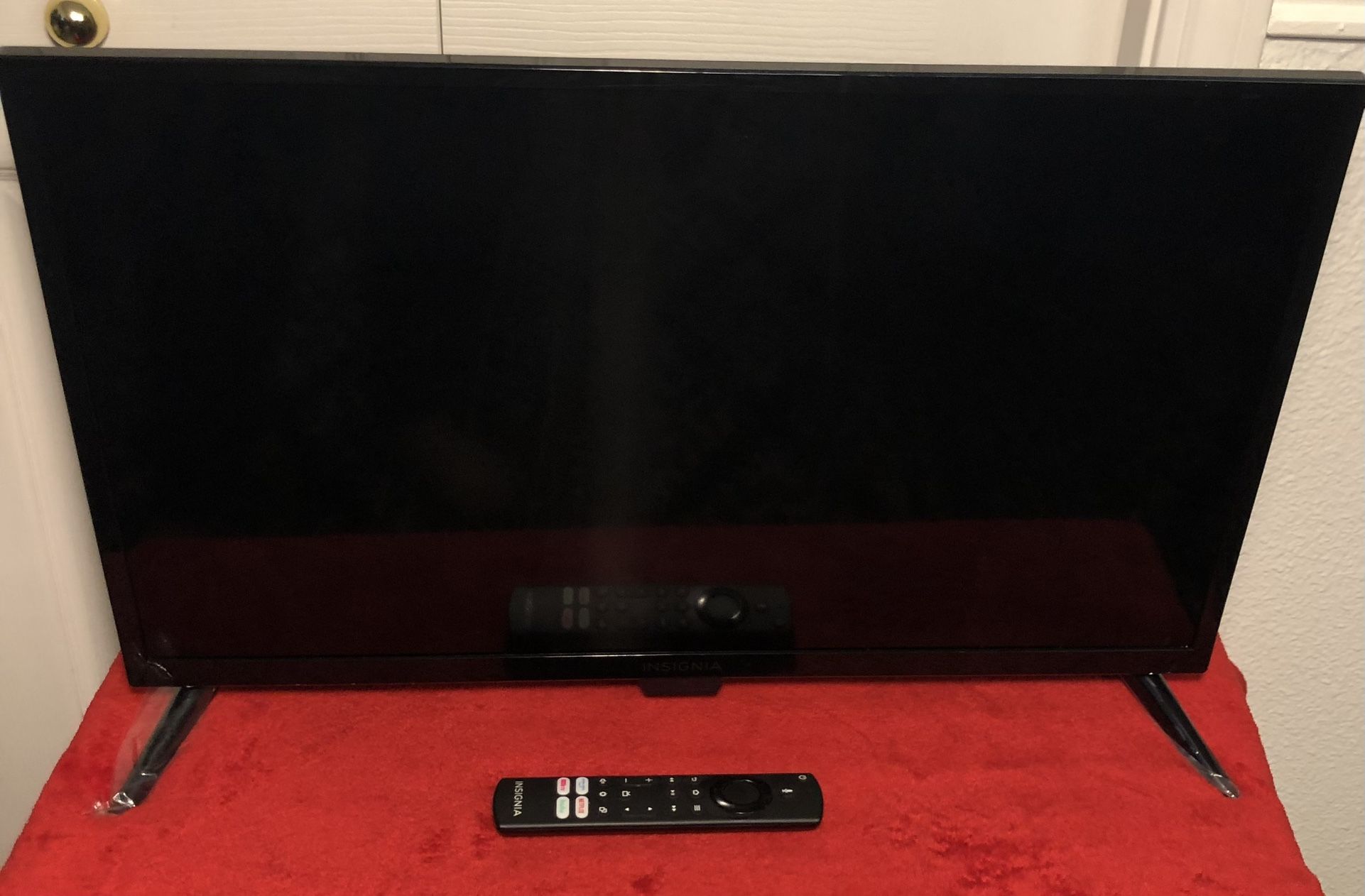 Insignia NS-DF310NA21 LED 24” TV/Monitor Used For Only A Month!