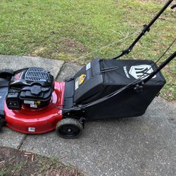 Yard Machines  7.25EXi  /. 163cc Self Propelled Lawn Mower 