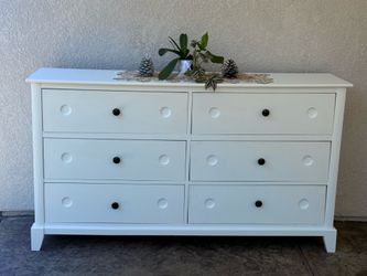 White dresser, with 6 drawers
