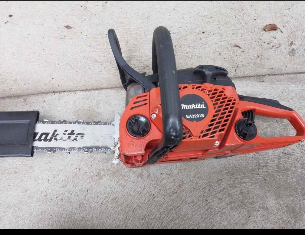 Makita EA3200 16" Chainsaw