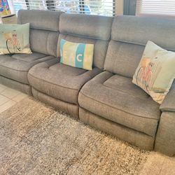 Like New Electric Tri Reclining Couch 