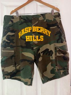 GV Gallery Raspberry Hills Camo Shorts (large)