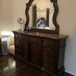 Un Set de cama y tocador