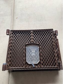 Heavy Duty Plastic Dog Crate w/ Front Door – Great Condition